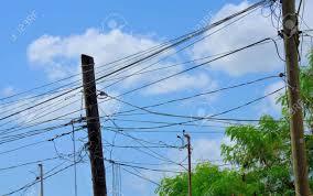 El cablejat de les telefonies a les nostres façanes.